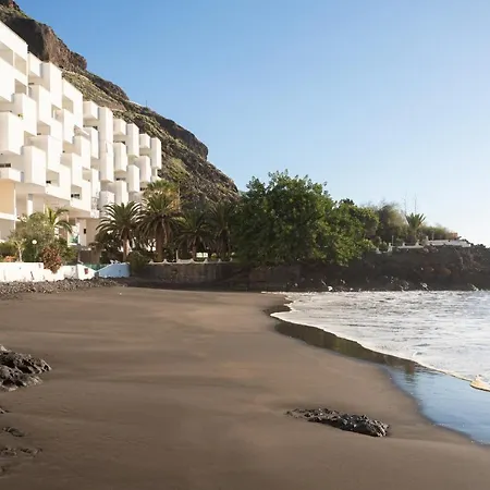 Home2Book Beach Front Sunny Paradise *